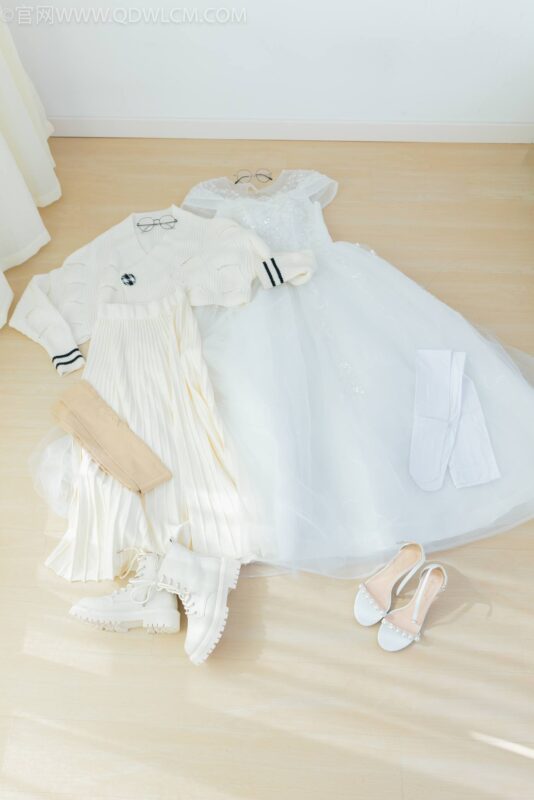 精选勿恋传媒 NO.2308 茯苓&欢欢-高跟鞋、马丁靴、厚白丝、厚肉丝、瑜伽动作、婚纱[114P]-草丛看图