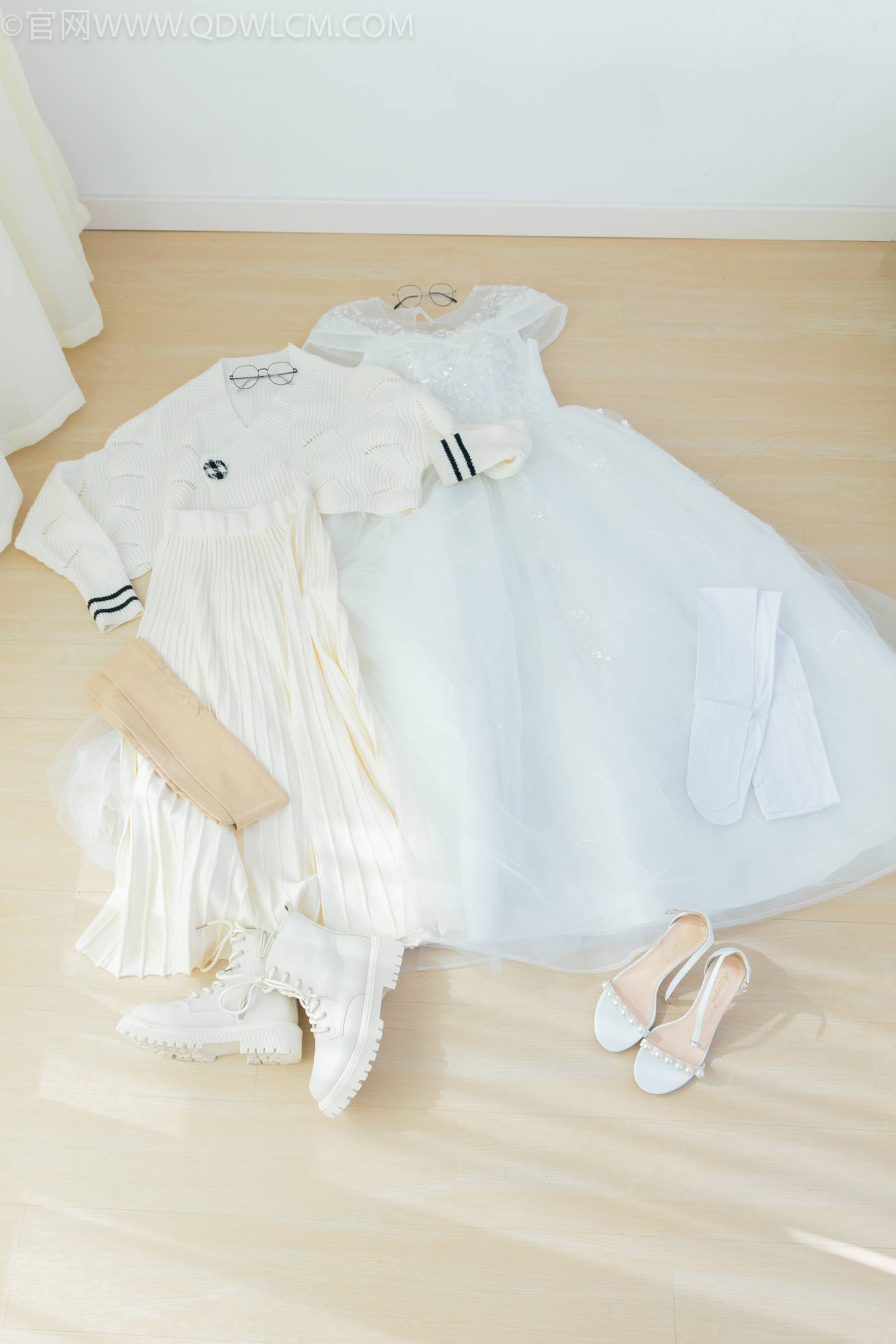 图片[1]-精选勿恋传媒 NO.2308 茯苓&欢欢-高跟鞋、马丁靴、厚白丝、厚肉丝、瑜伽动作、婚纱[114P]-草丛看图