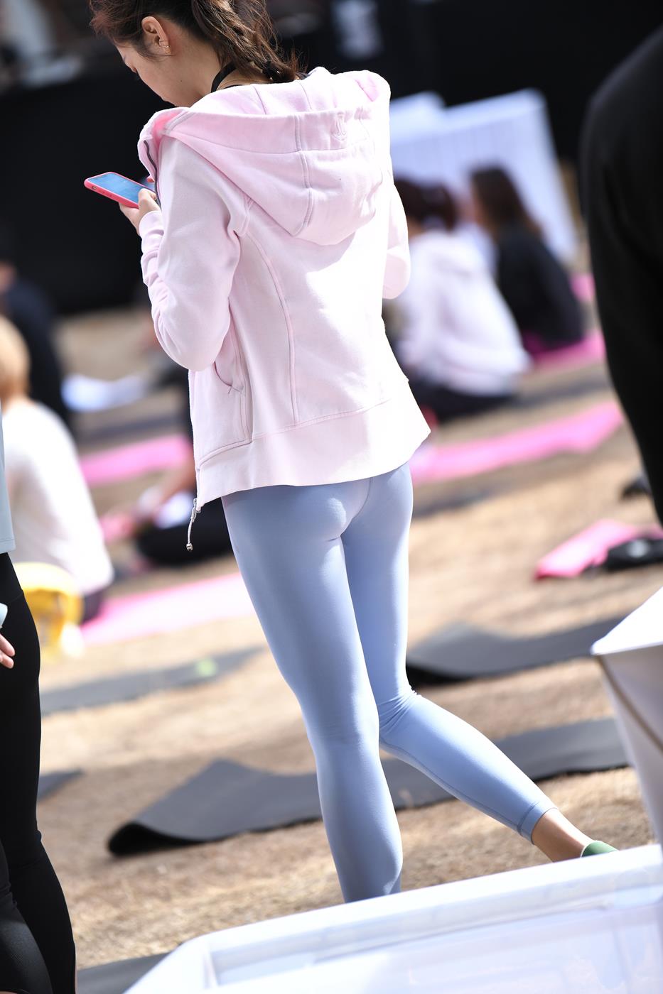 图片[6]-精选精选街拍作品 NO.1579 咔喳街拍作品 – 粉衣兰裤[40P]-草丛看图