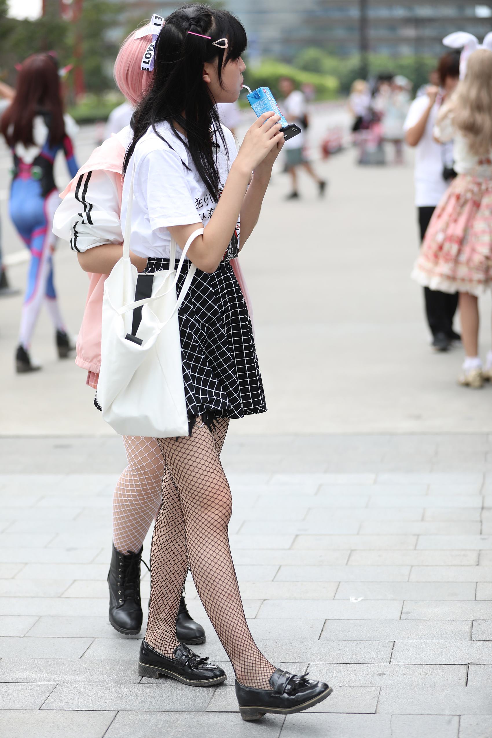 图片[2]-精选精选街拍作品 NO.1731 辉辉街拍作品 – 往袜可爱美眉[31P]-草丛看图