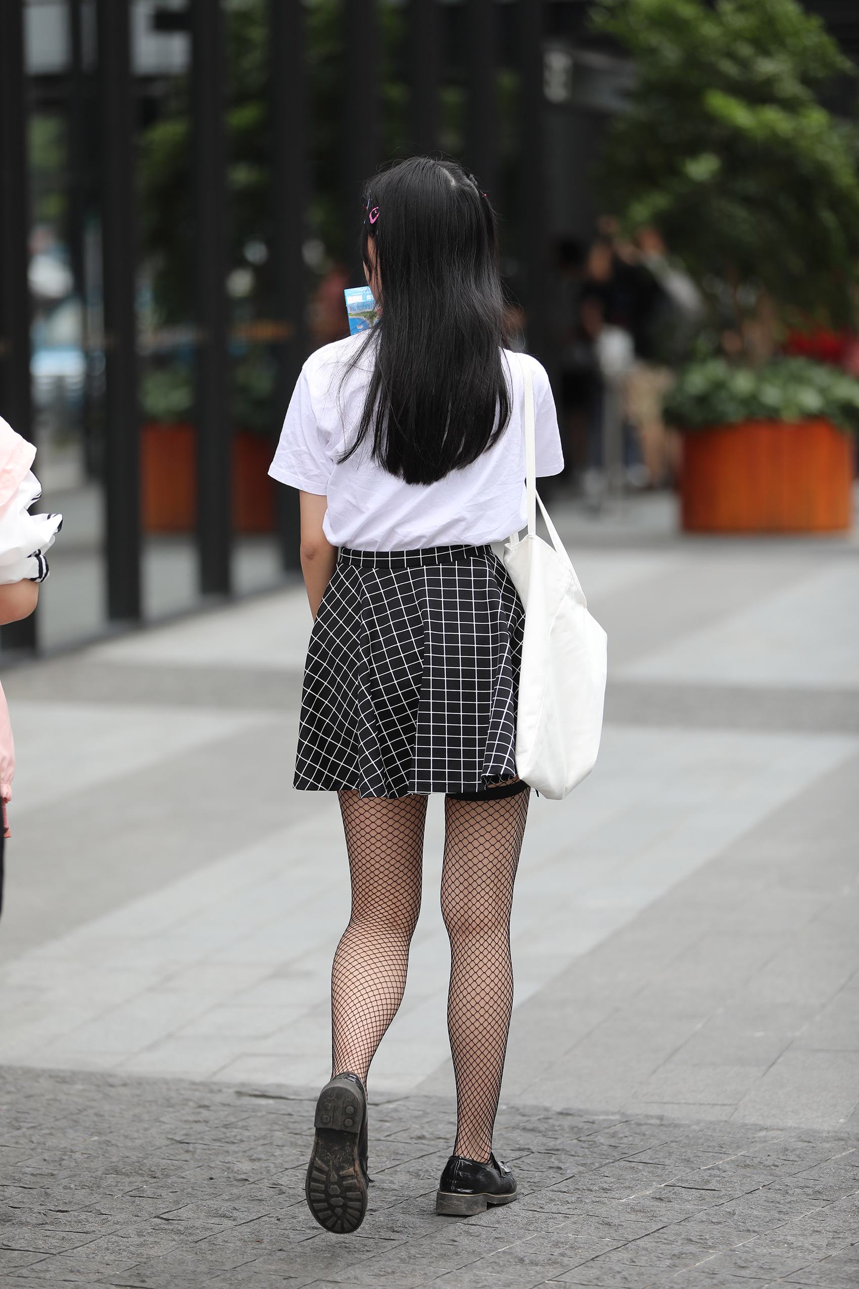 图片[4]-精选精选街拍作品 NO.1731 辉辉街拍作品 – 往袜可爱美眉[31P]-草丛看图