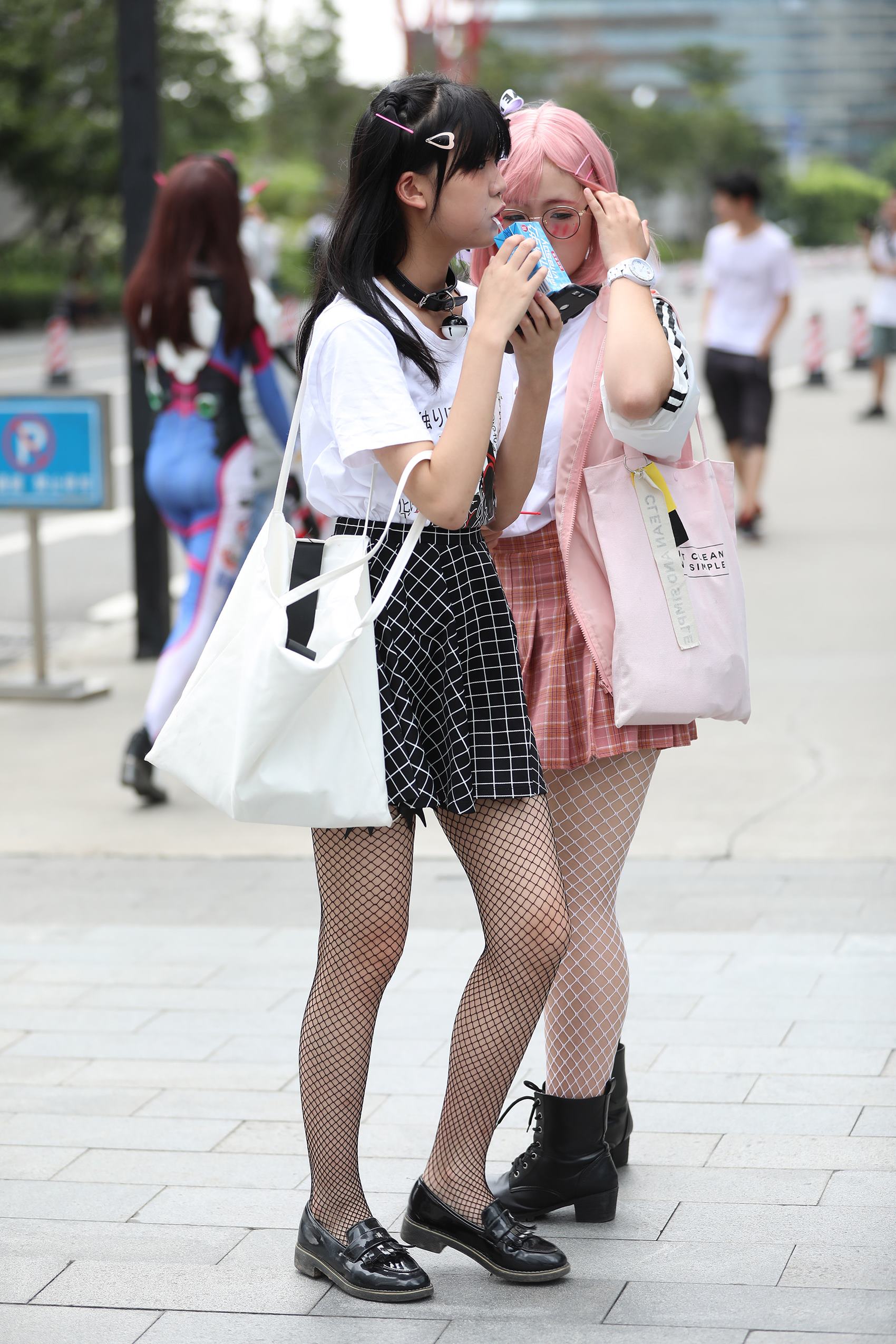 图片[1]-精选精选街拍作品 NO.1731 辉辉街拍作品 – 往袜可爱美眉[31P]-草丛看图