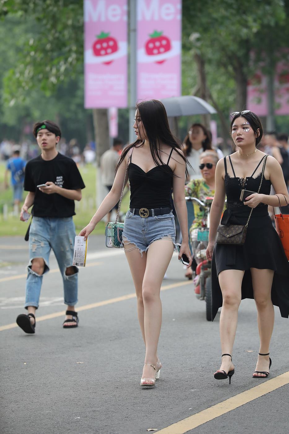 图片[8]-精选精选街拍作品 NO.1600 凯恩公爵街拍作品 – 白皙大长腿[28P]-草丛看图