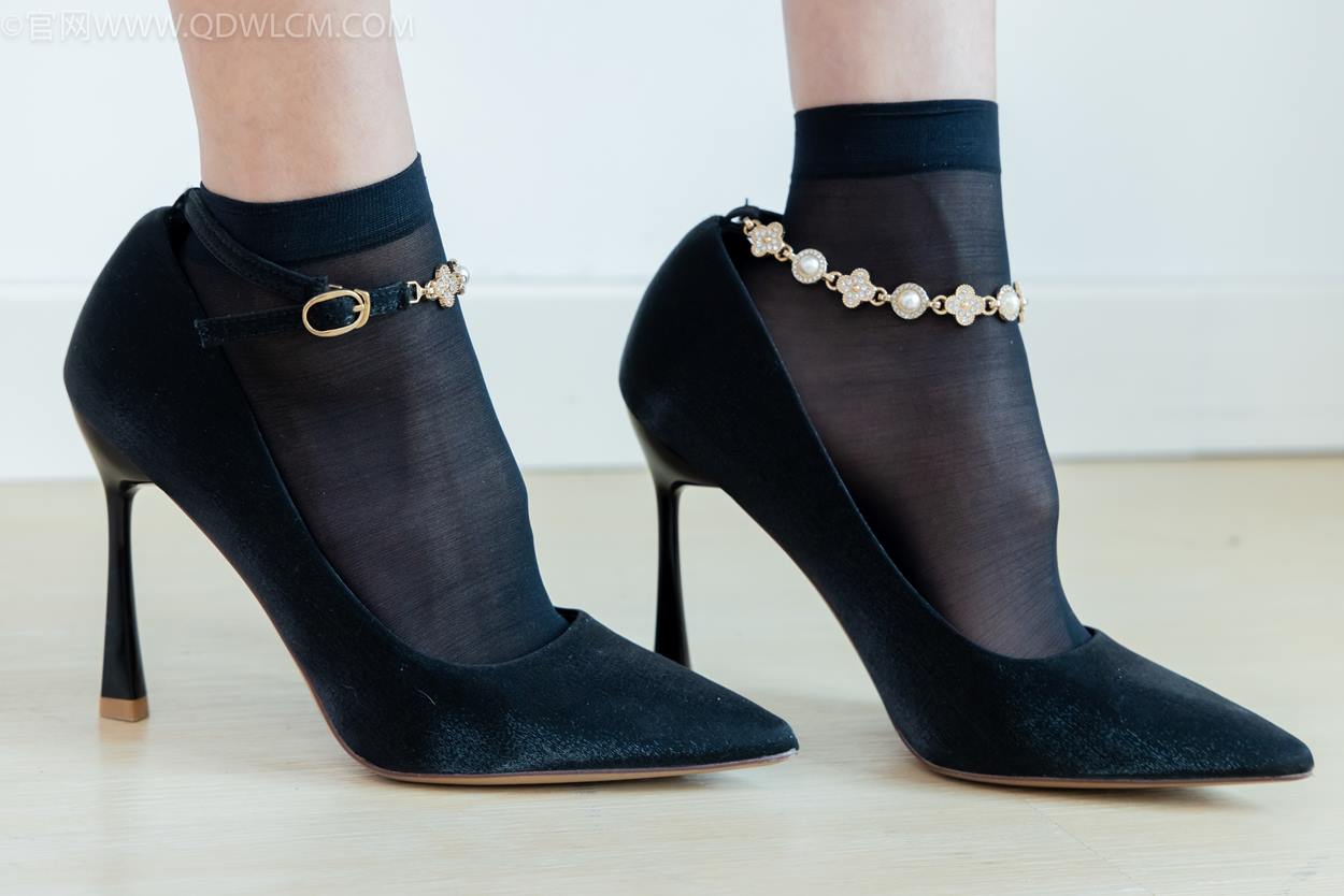 图片[2]-精选勿恋传媒 NO.2332 茯苓-短靴、短黑丝、裸足[124P]-草丛看图