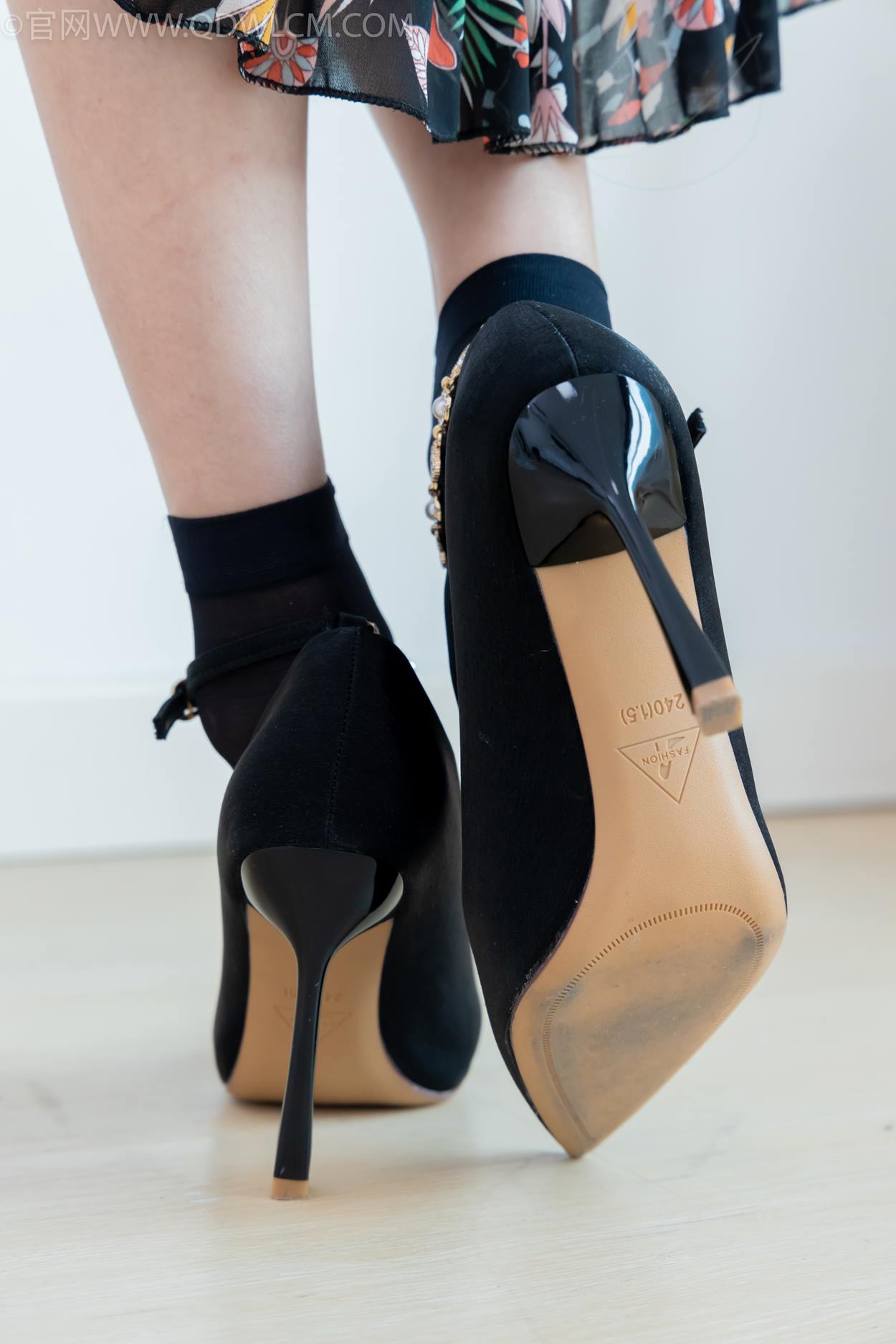 图片[3]-精选勿恋传媒 NO.2332 茯苓-短靴、短黑丝、裸足[124P]-草丛看图