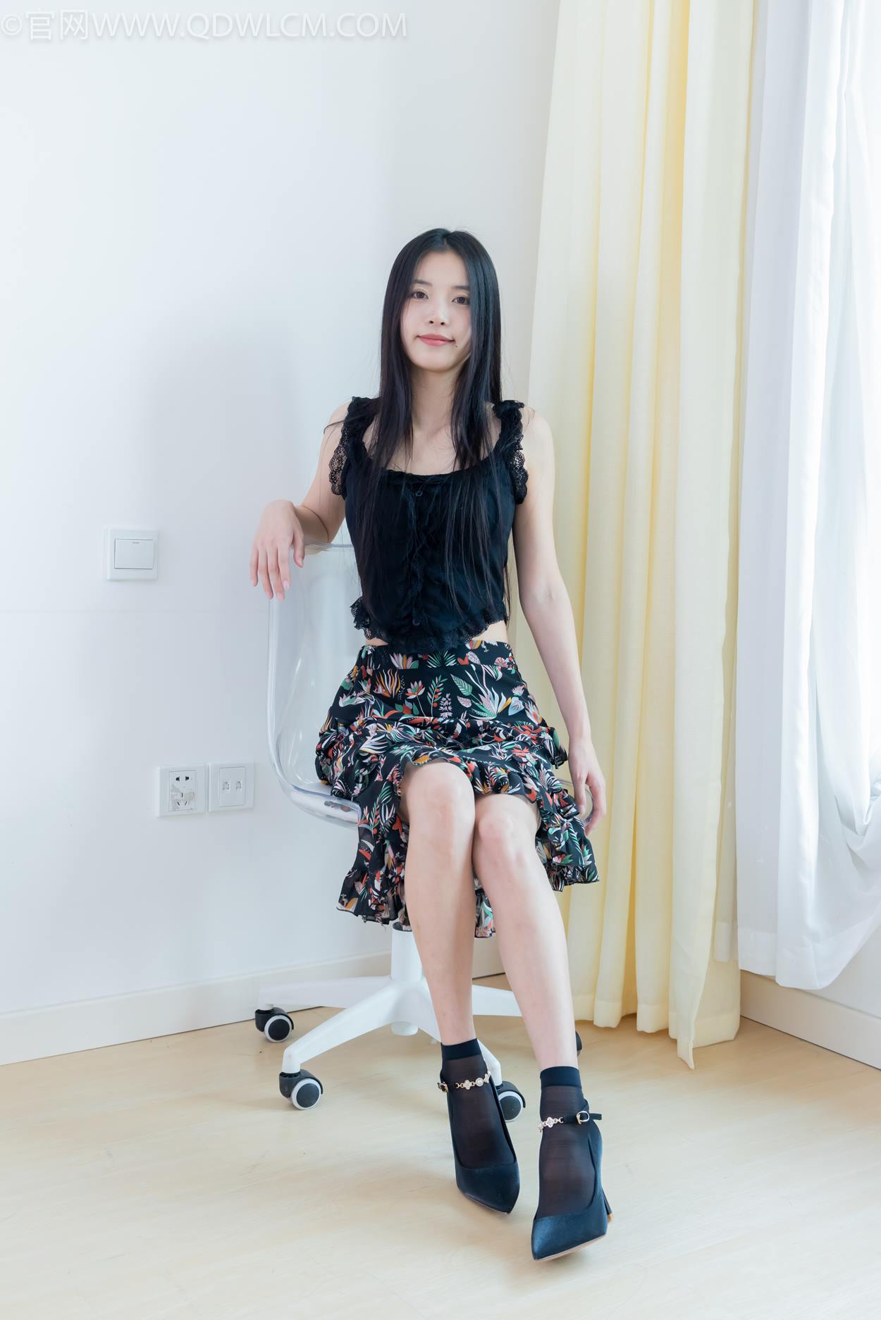 图片[5]-精选勿恋传媒 NO.2332 茯苓-短靴、短黑丝、裸足[124P]-草丛看图