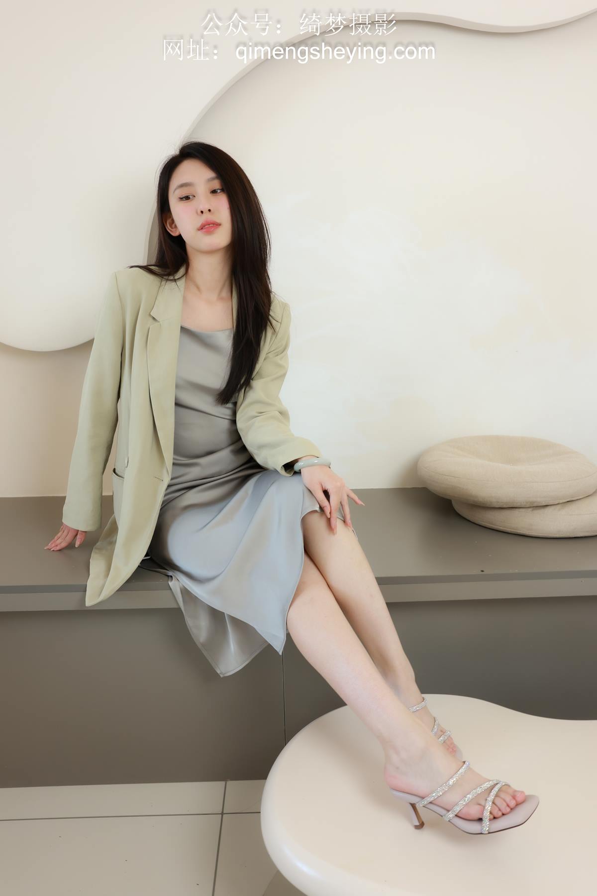 图片[1]-精选绮梦摄影 2024.09.22 NO.030 yaya 珍藏无修无水印版[136P]-草丛看图