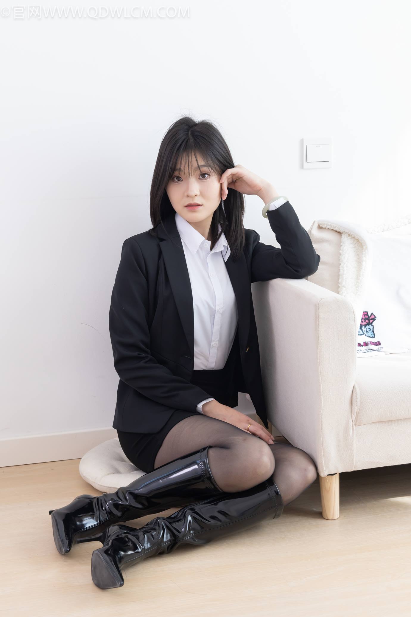 图片[3]-精选勿恋传媒 NO.2306 青柠-高跟长靴、薄黑丝、ol至服[260P]-草丛看图