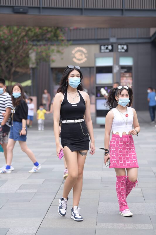 精选精选街拍作品 NO.1805 视觉冲击街拍作品 – 酷女孩[35P]-草丛看图