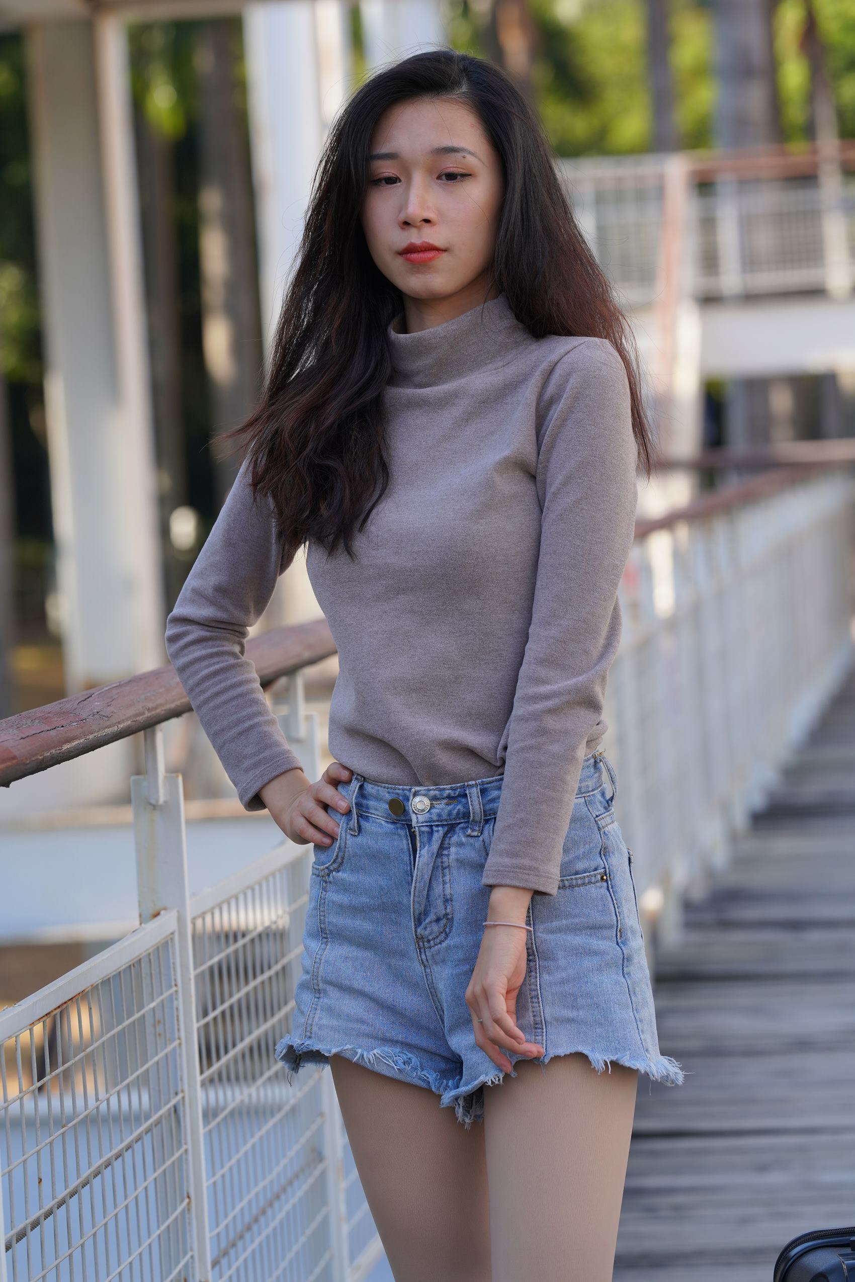 图片[2]-精选精选街拍作品 NO.1735 影行者街拍作品 – 暖阳下的肉丝女孩[88P]-草丛看图