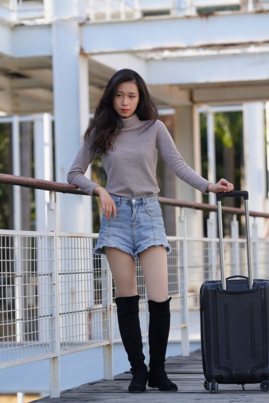 精选精选街拍作品 NO.1735 影行者街拍作品 – 暖阳下的肉丝女孩[88P]-草丛看图