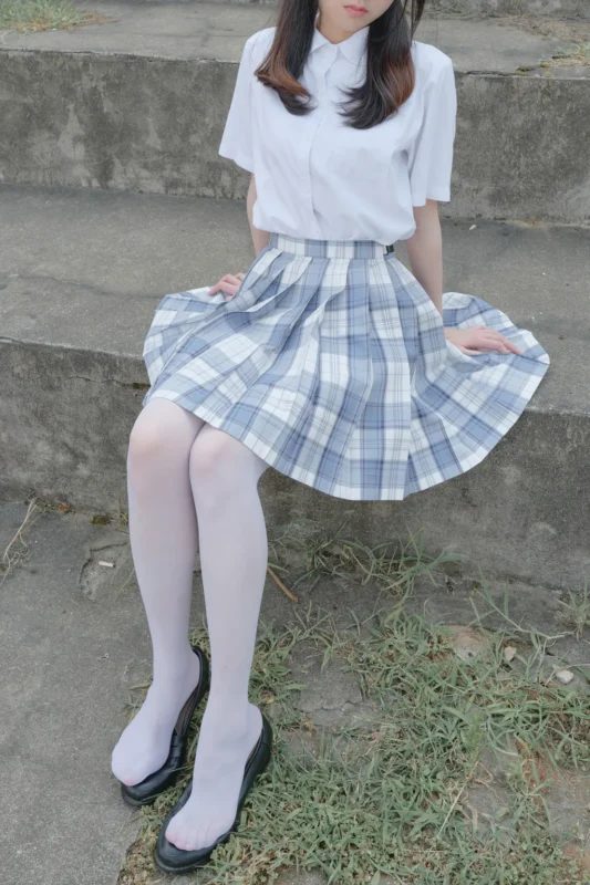 精选森萝财团写真 – 内部19 小七 JK白丝 13D[49P]-草丛看图