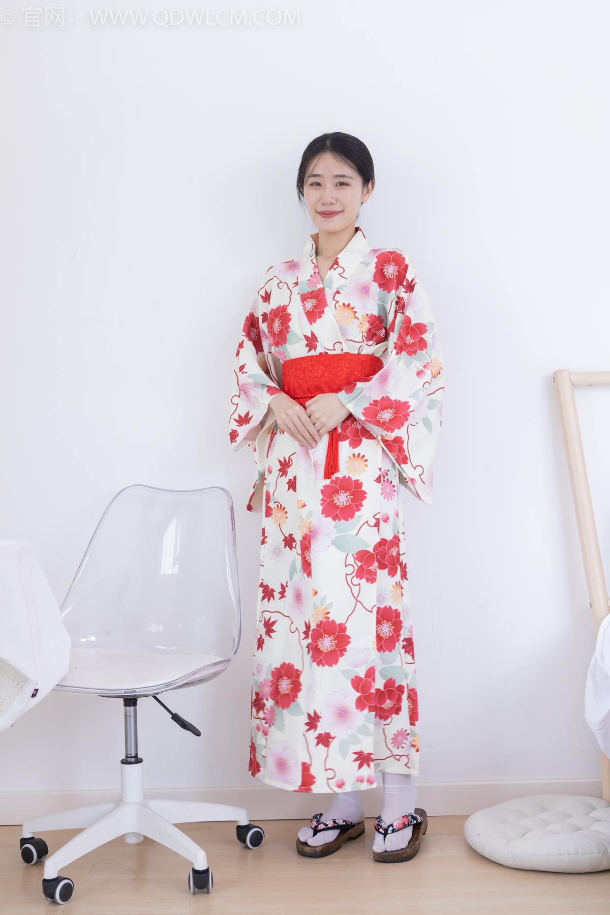 图片[2]-精选勿恋传媒 NO.2385 菜菜-木屐、短白丝、裸足、和服浴衣、裸足[136P]-草丛看图