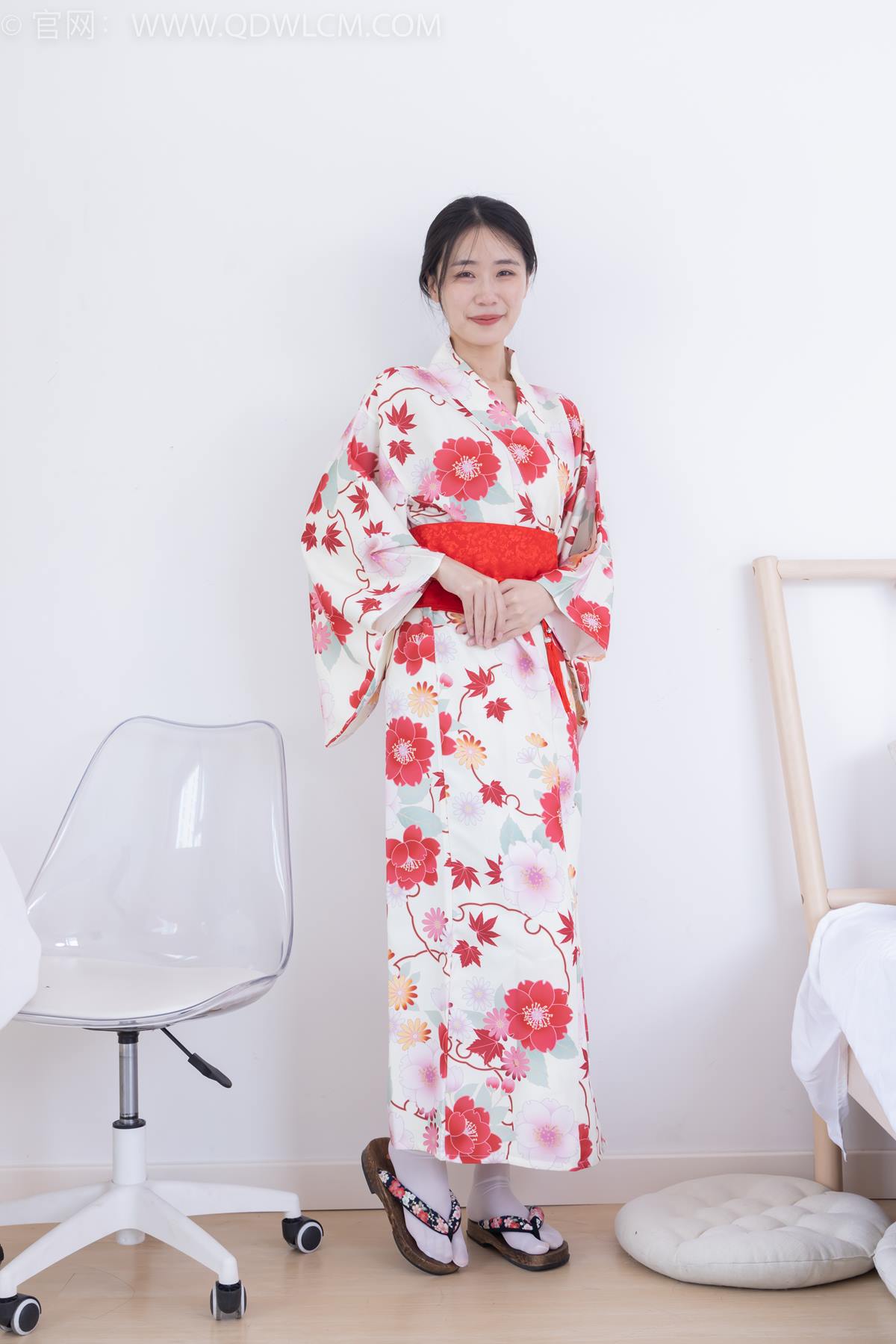 图片[4]-精选勿恋传媒 NO.2385 菜菜-木屐、短白丝、裸足、和服浴衣、裸足[136P]-草丛看图