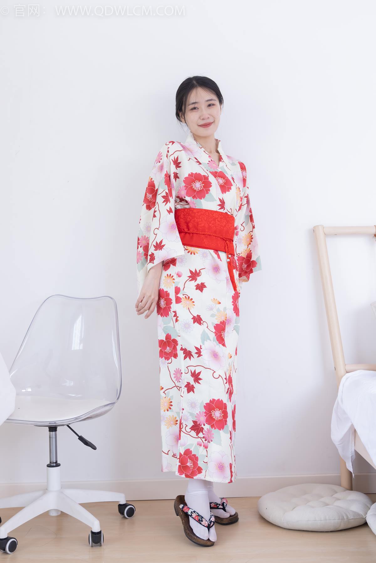 图片[5]-精选勿恋传媒 NO.2385 菜菜-木屐、短白丝、裸足、和服浴衣、裸足[136P]-草丛看图