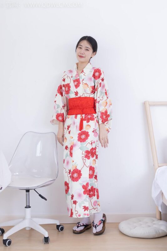 精选勿恋传媒 NO.2385 菜菜-木屐、短白丝、裸足、和服浴衣、裸足[136P]-草丛看图