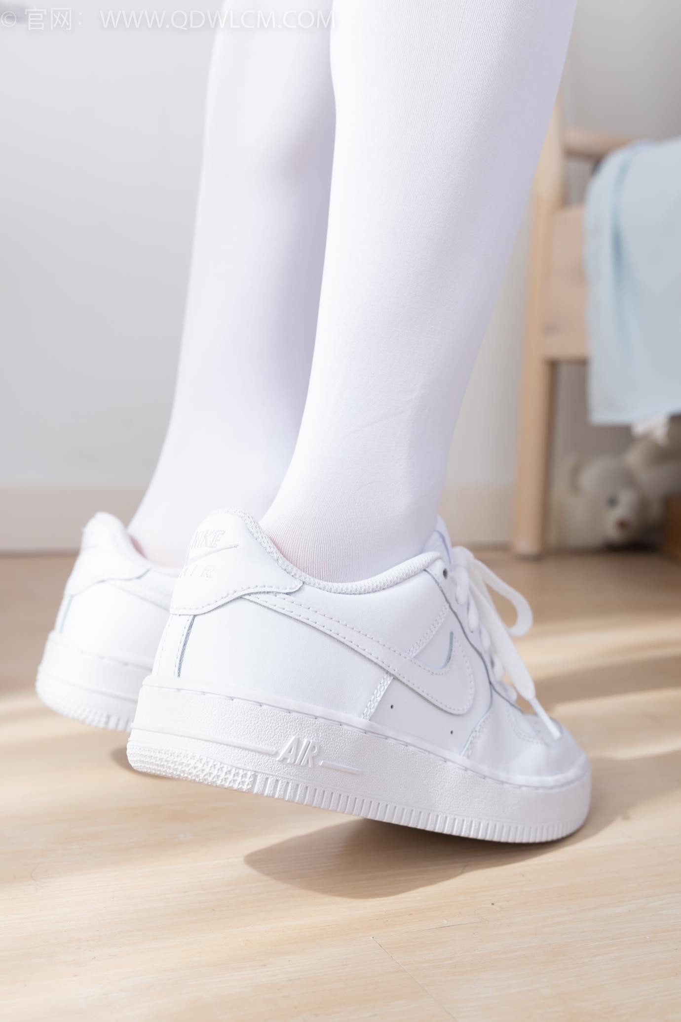 图片[8]-精选勿恋传媒 NO.2317 闪闪-板鞋、厚白丝、jk至服[102P]-草丛看图