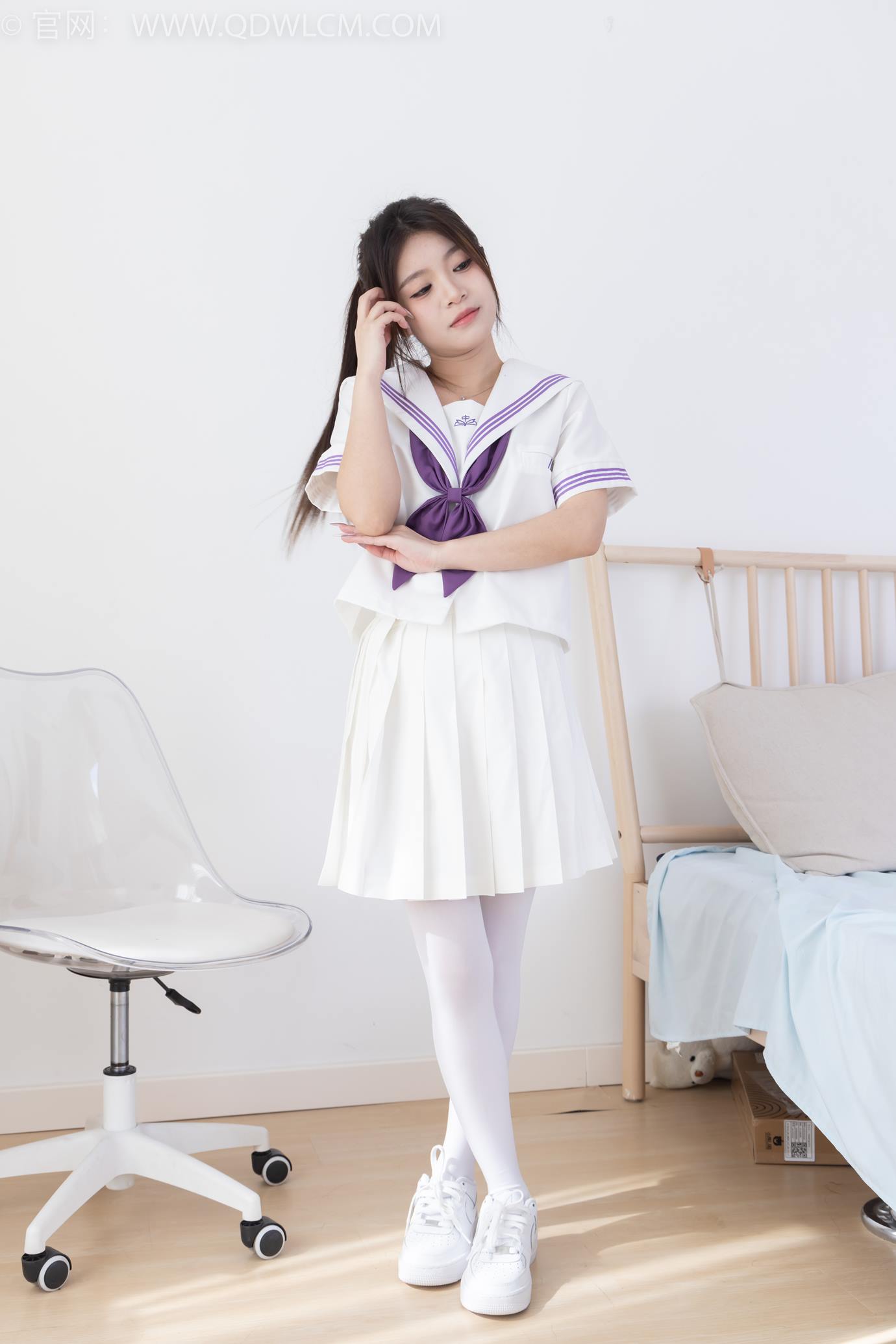 图片[1]-精选勿恋传媒 NO.2317 闪闪-板鞋、厚白丝、jk至服[102P]-草丛看图