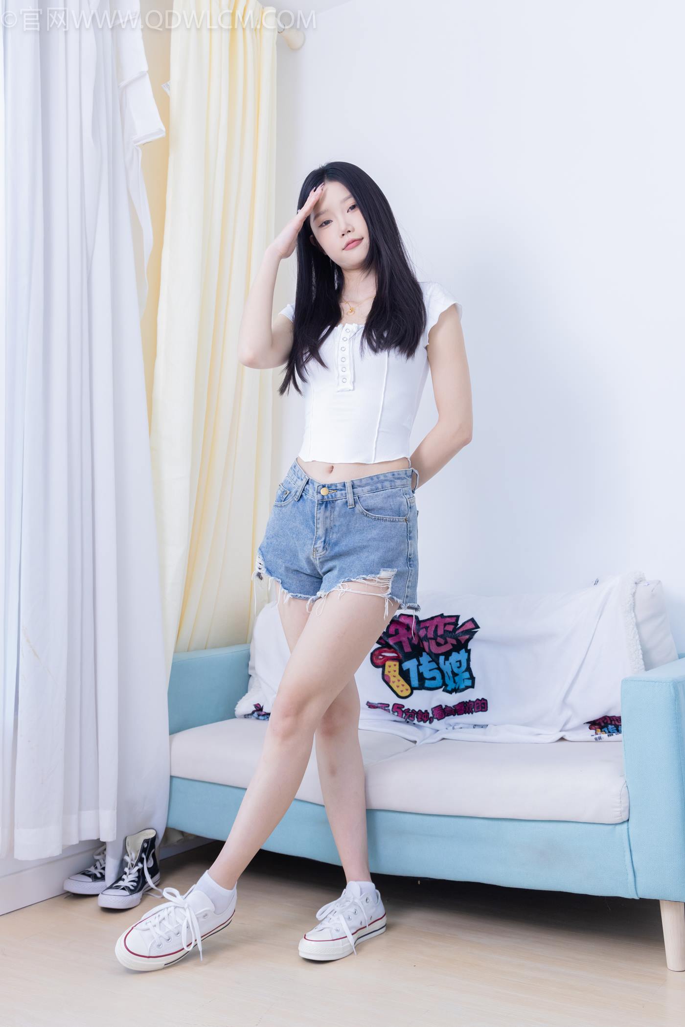 图片[2]-勿恋传媒 NO.2279 小竹-帆布鞋、白短棉袜[100P]-草丛看图