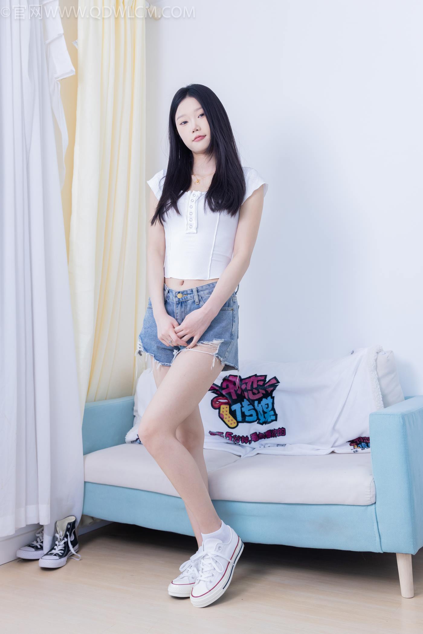 图片[1]-勿恋传媒 NO.2279 小竹-帆布鞋、白短棉袜[100P]-草丛看图