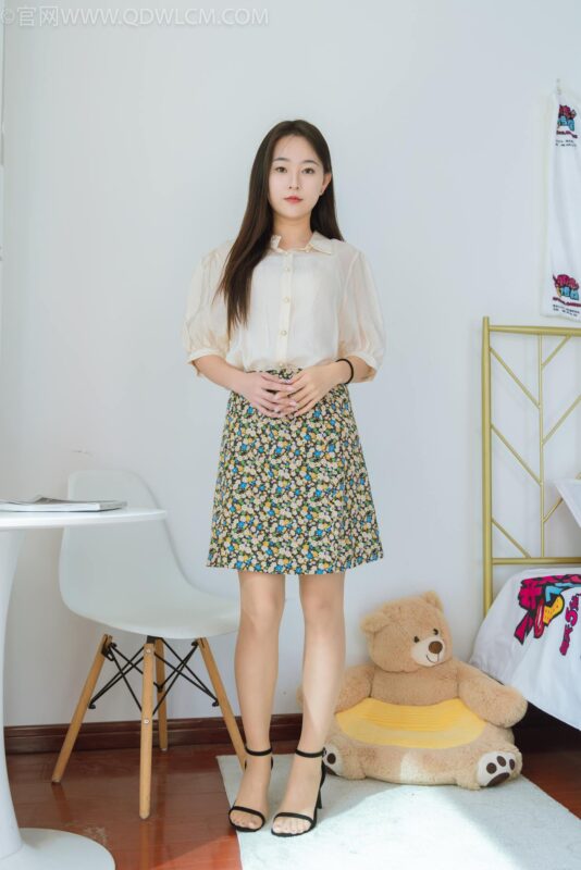 精选勿恋传媒 NO.2277 美兔-三双高跟鞋、薄肉丝、裸足[140P]-草丛看图