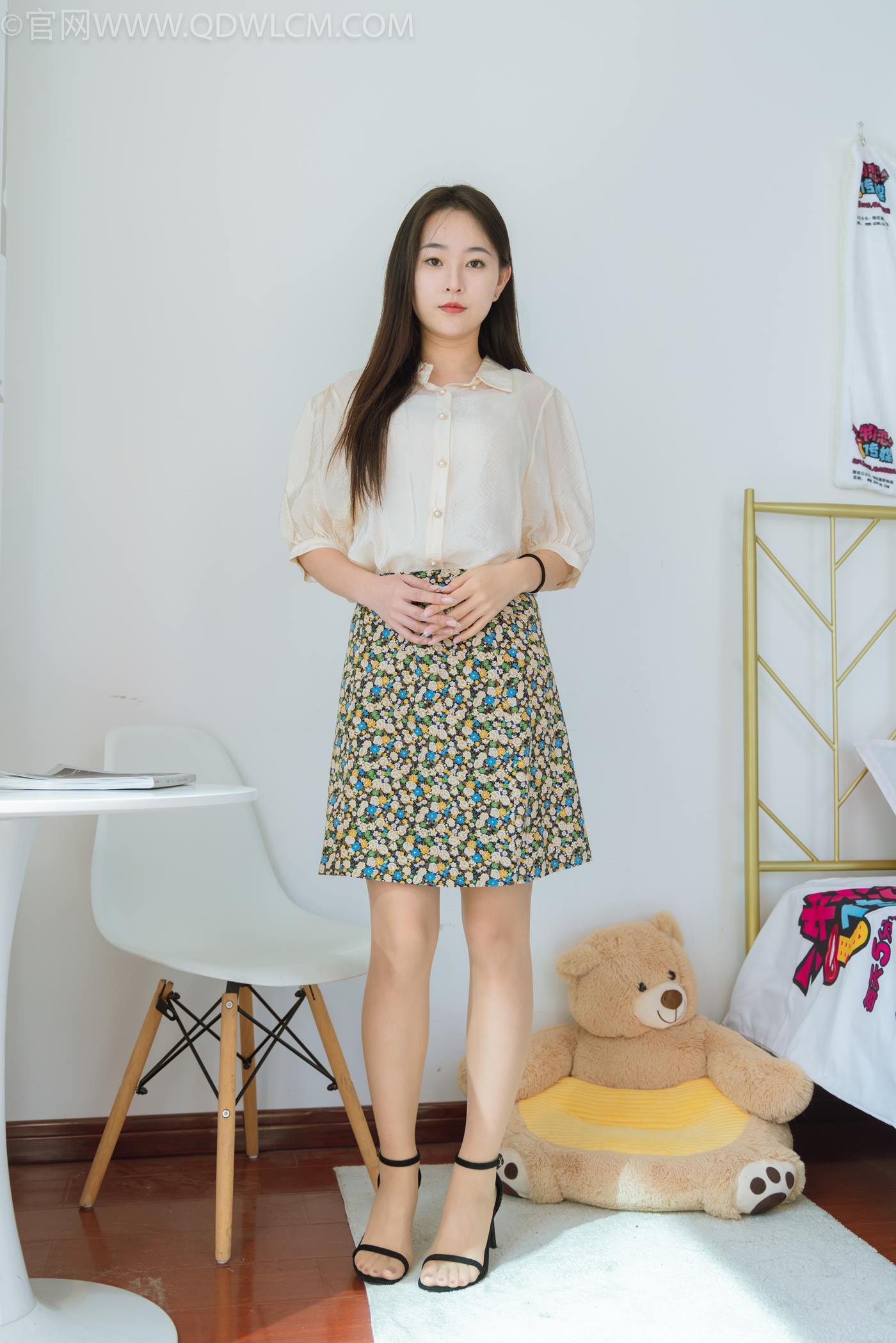 图片[1]-精选勿恋传媒 NO.2277 美兔-三双高跟鞋、薄肉丝、裸足[140P]-草丛看图