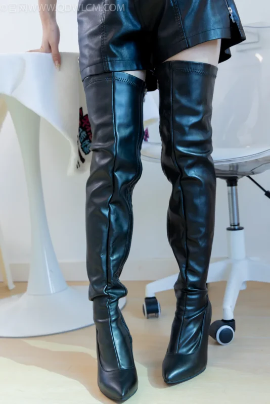 精选勿恋传媒 NO.2621 闪闪-高跟长靴、皮鞋、白棉袜、白船袜、裸足[217P]-草丛看图