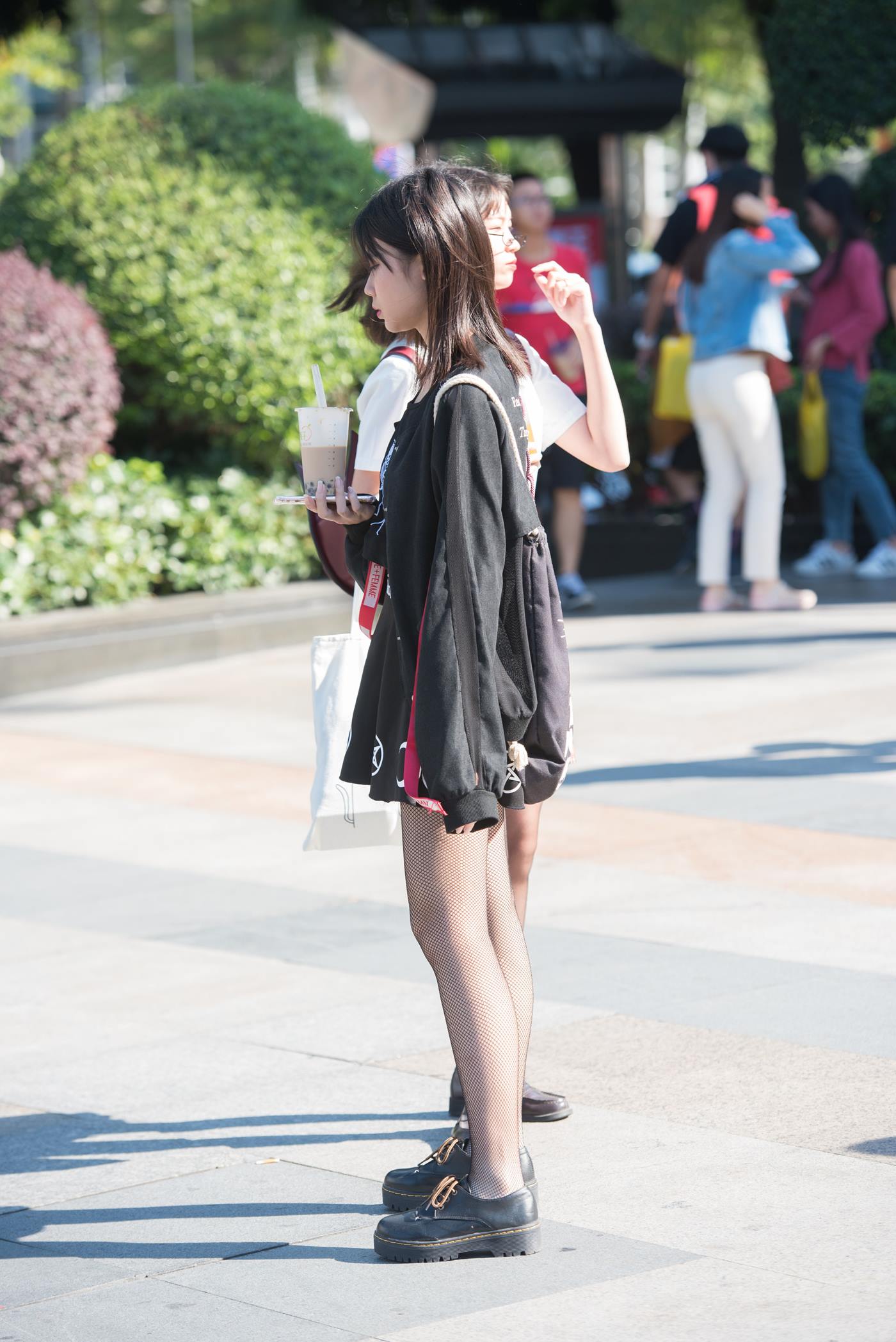 图片[8]-精选魔镜街拍 NO.049 姐妹花街拍 [58P]-草丛看图