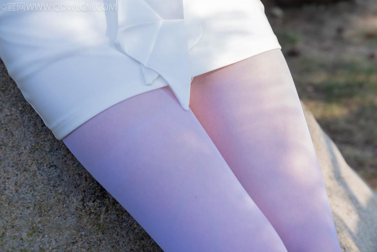 图片[8]-精选勿恋传媒 NO.2271 泡泡-高跟鞋、厚白丝、户外[159P]-草丛看图