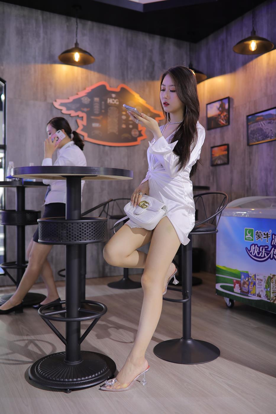 图片[7]-精选魔镜街拍 NO.056 玲玲街拍作品一个人的车展 [48P]-草丛看图