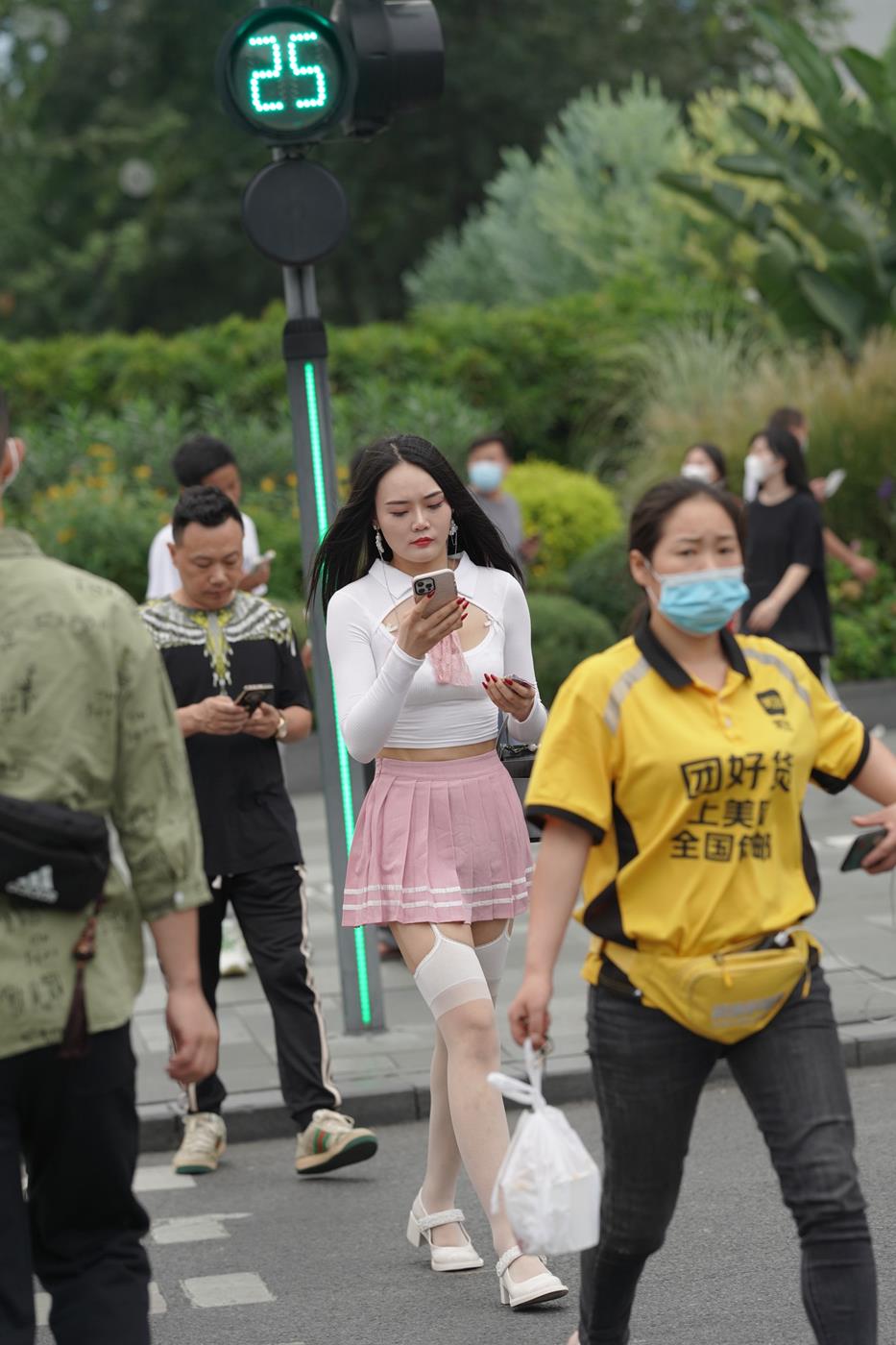 图片[5]-精选魔镜街拍 NO.161 街拍白丝吊带袜美女 [88P]-草丛看图