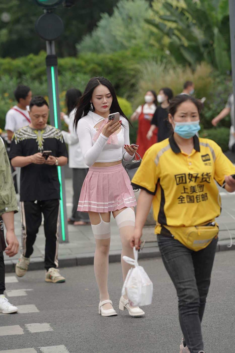 图片[6]-精选魔镜街拍 NO.161 街拍白丝吊带袜美女 [88P]-草丛看图