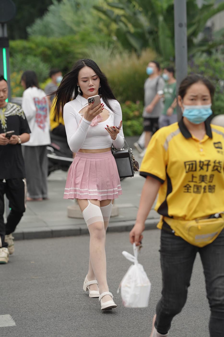 图片[8]-精选魔镜街拍 NO.161 街拍白丝吊带袜美女 [88P]-草丛看图