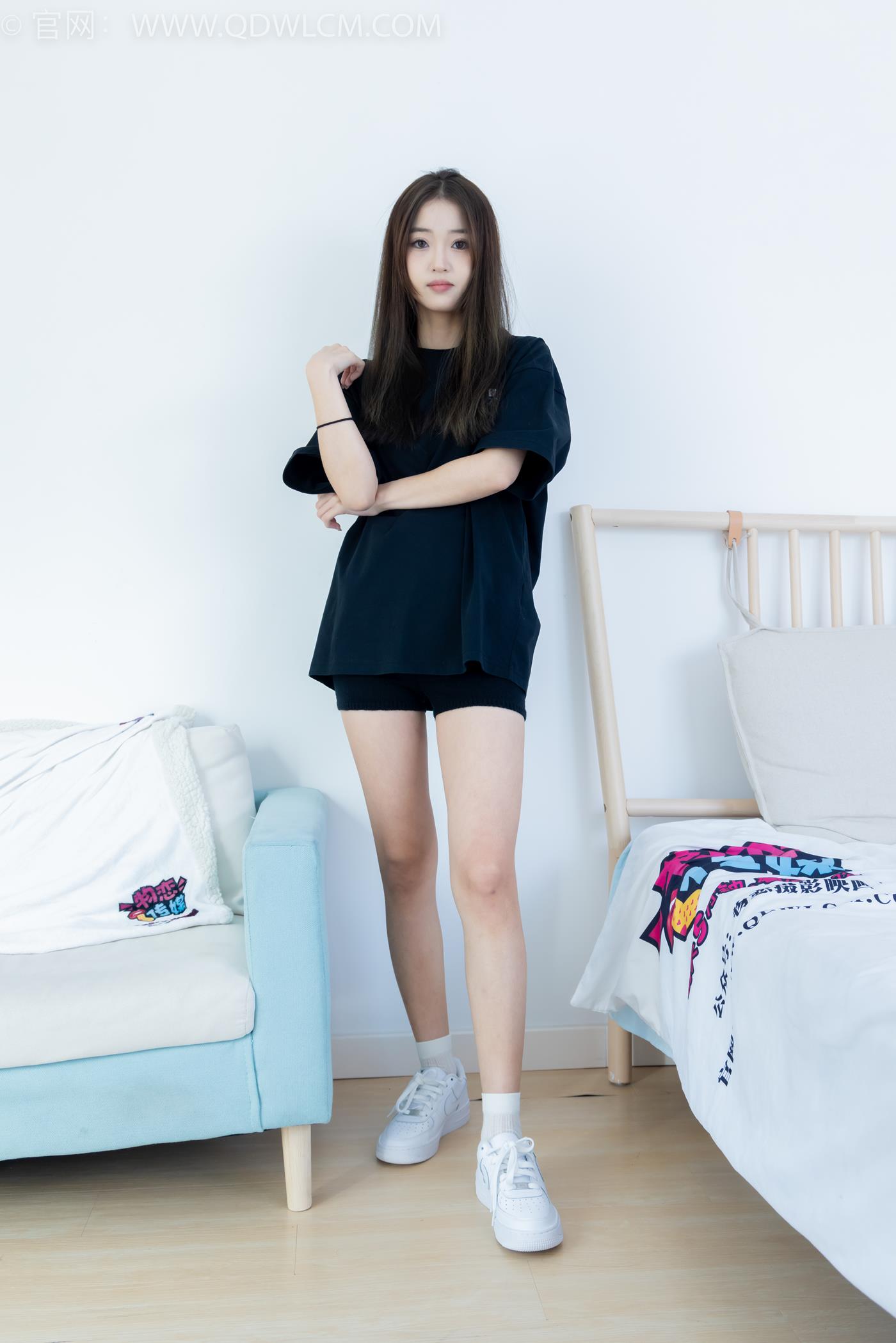 图片[2]-精选勿恋传媒 NO.2252 泛泛-板鞋、白棉袜、裸足[123P]-草丛看图