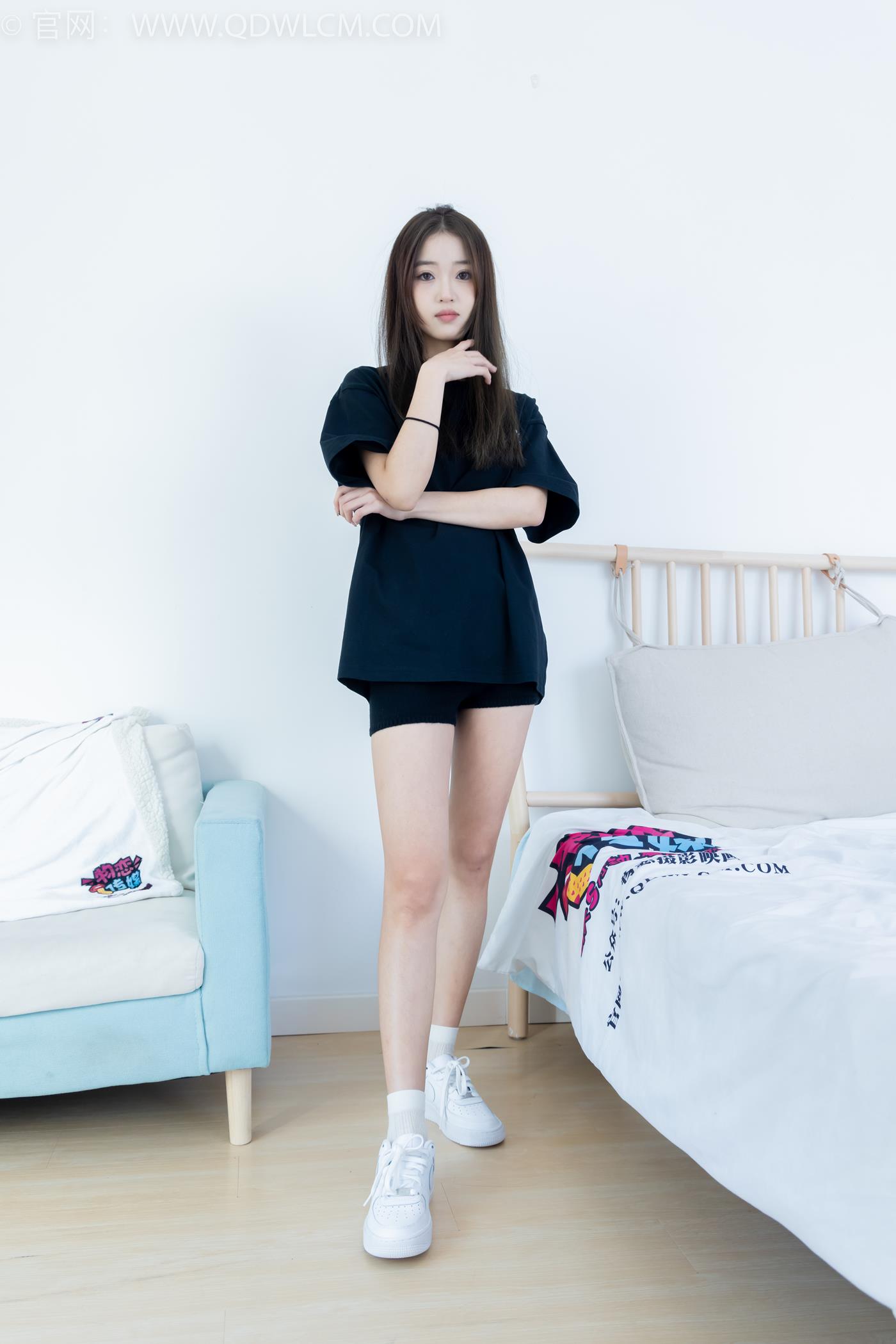 图片[4]-精选勿恋传媒 NO.2252 泛泛-板鞋、白棉袜、裸足[123P]-草丛看图