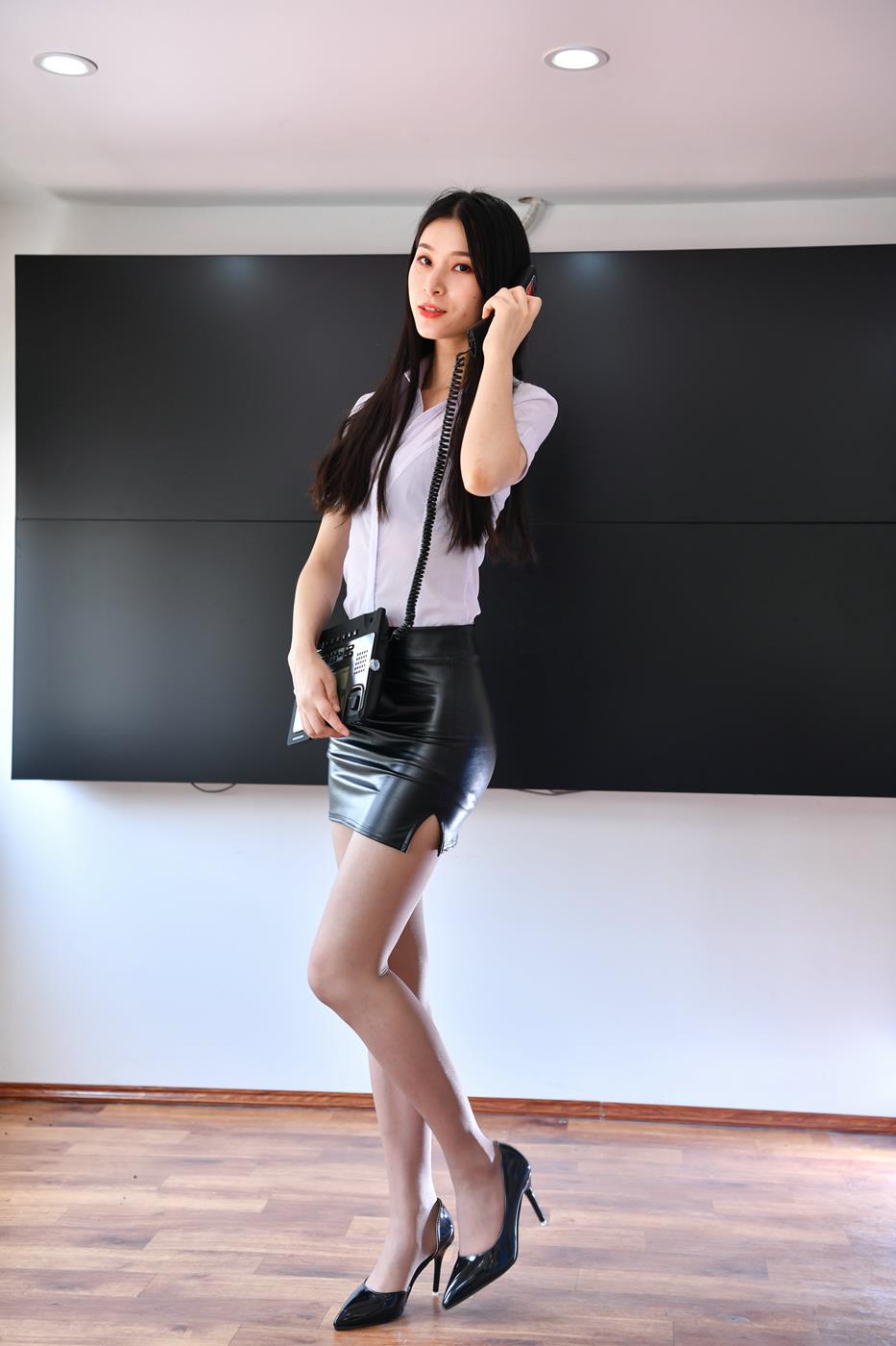 图片[4]-精选魔镜街拍 NO.142 被女上司留下了 [52P]-草丛看图