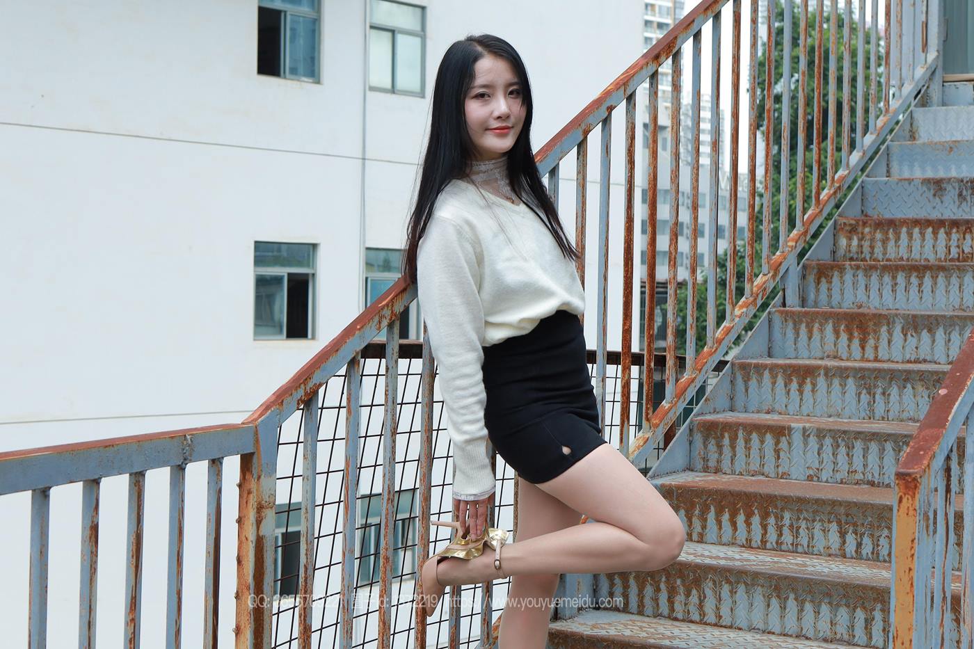 图片[4]-精选[IESS异思趣向] 2025.03.03 丝享家1991：婉萍《酒杯美腿》[89P]-草丛看图