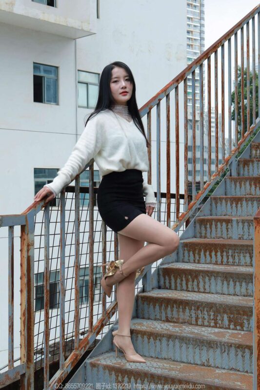 精选[IESS异思趣向] 2025.03.03 丝享家1991：婉萍《酒杯美腿》[89P]-草丛看图