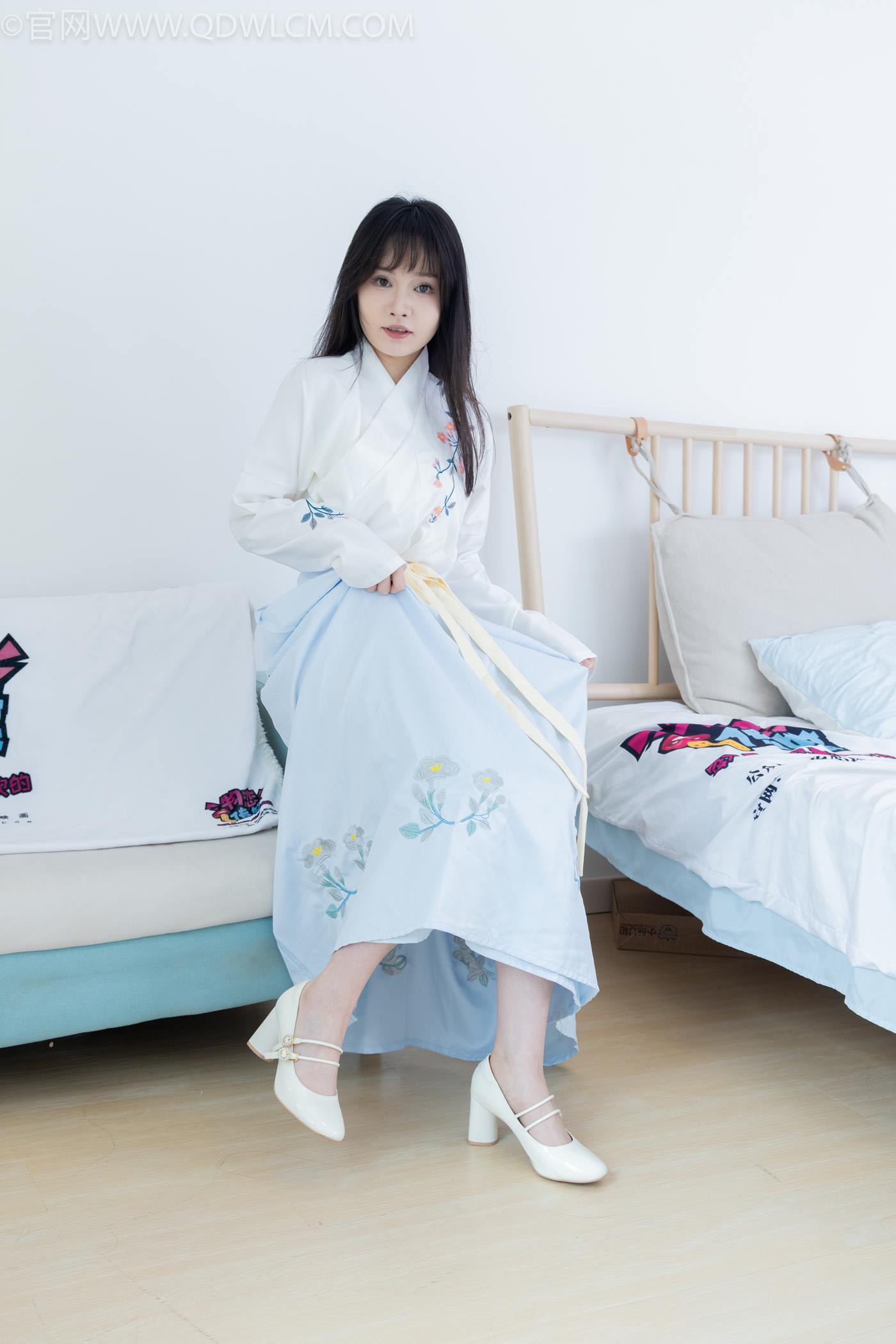 图片[2]-精选勿恋传媒 NO.2270 小酒-高跟鞋、布鞋、白棉足袋、汉服[159P]-草丛看图