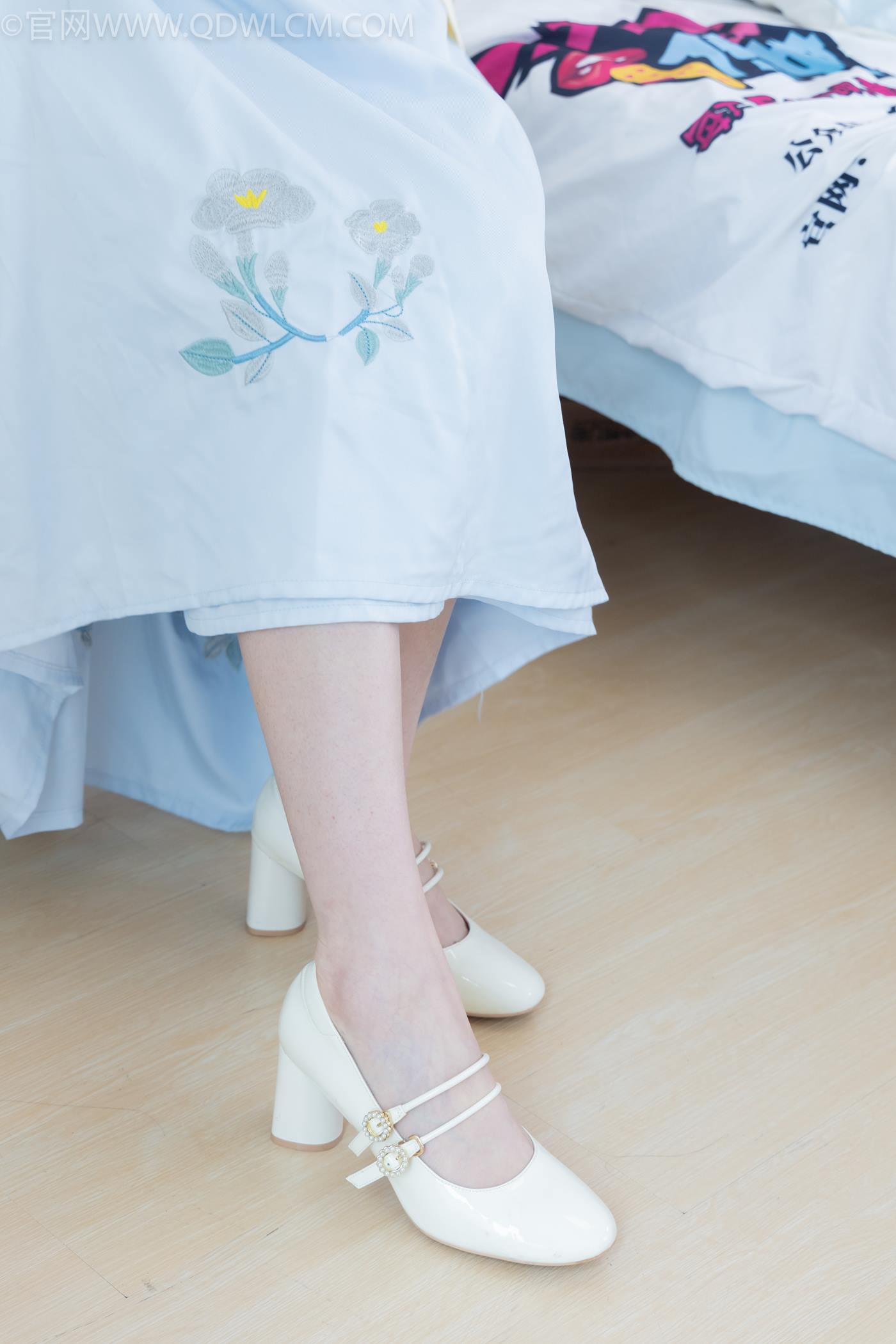 图片[4]-精选勿恋传媒 NO.2270 小酒-高跟鞋、布鞋、白棉足袋、汉服[159P]-草丛看图