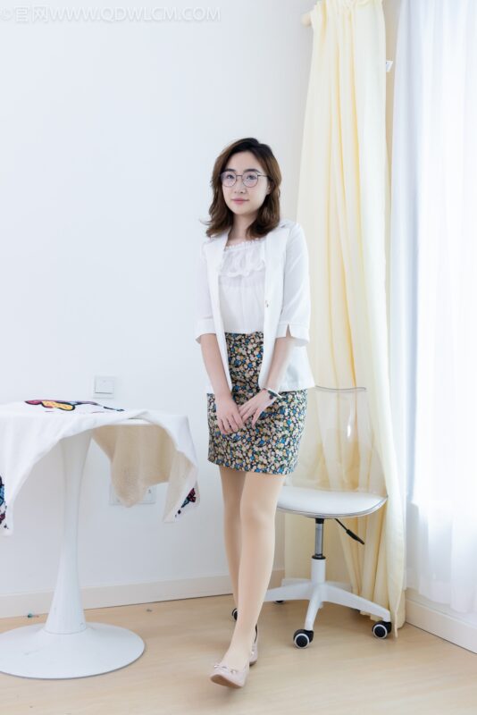 精选勿恋传媒 NO.2273 恬恬-平底鞋、厚肉丝、老头乐挠脚剧情[100P]-草丛看图