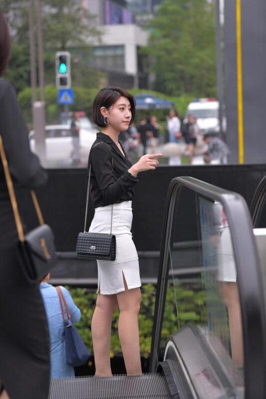 精选精选街拍作品 NO.1561 魂魂街拍作品 – 美腿高跟姐妹花[24P]-草丛看图