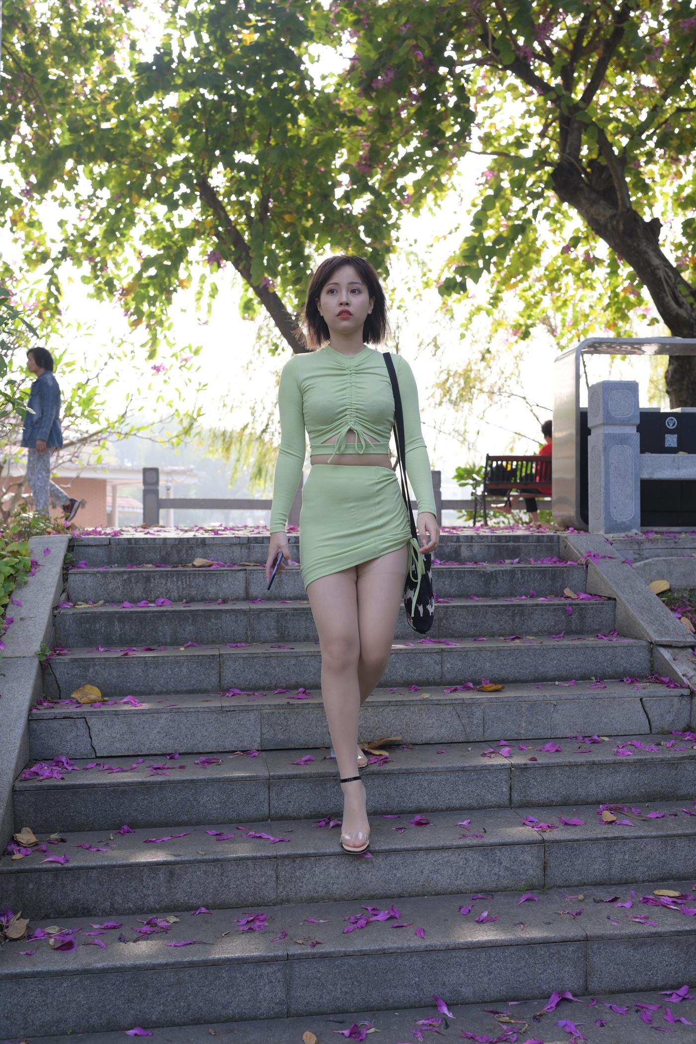 图片[4]-精选魔镜街拍 NO.083 SM_0007程生街拍 微胖的美女肉丝袜美脚特写太姓感 [52P]-草丛看图