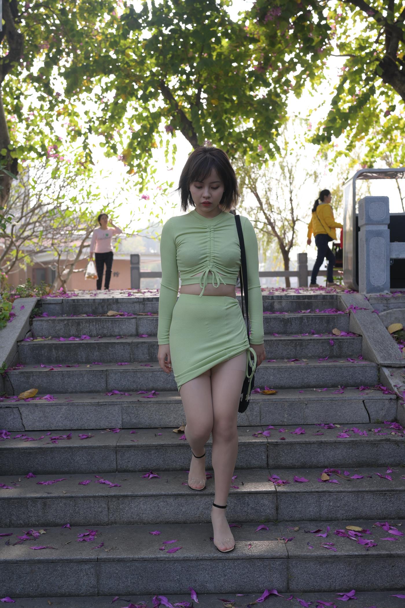 图片[5]-精选魔镜街拍 NO.083 SM_0007程生街拍 微胖的美女肉丝袜美脚特写太姓感 [52P]-草丛看图