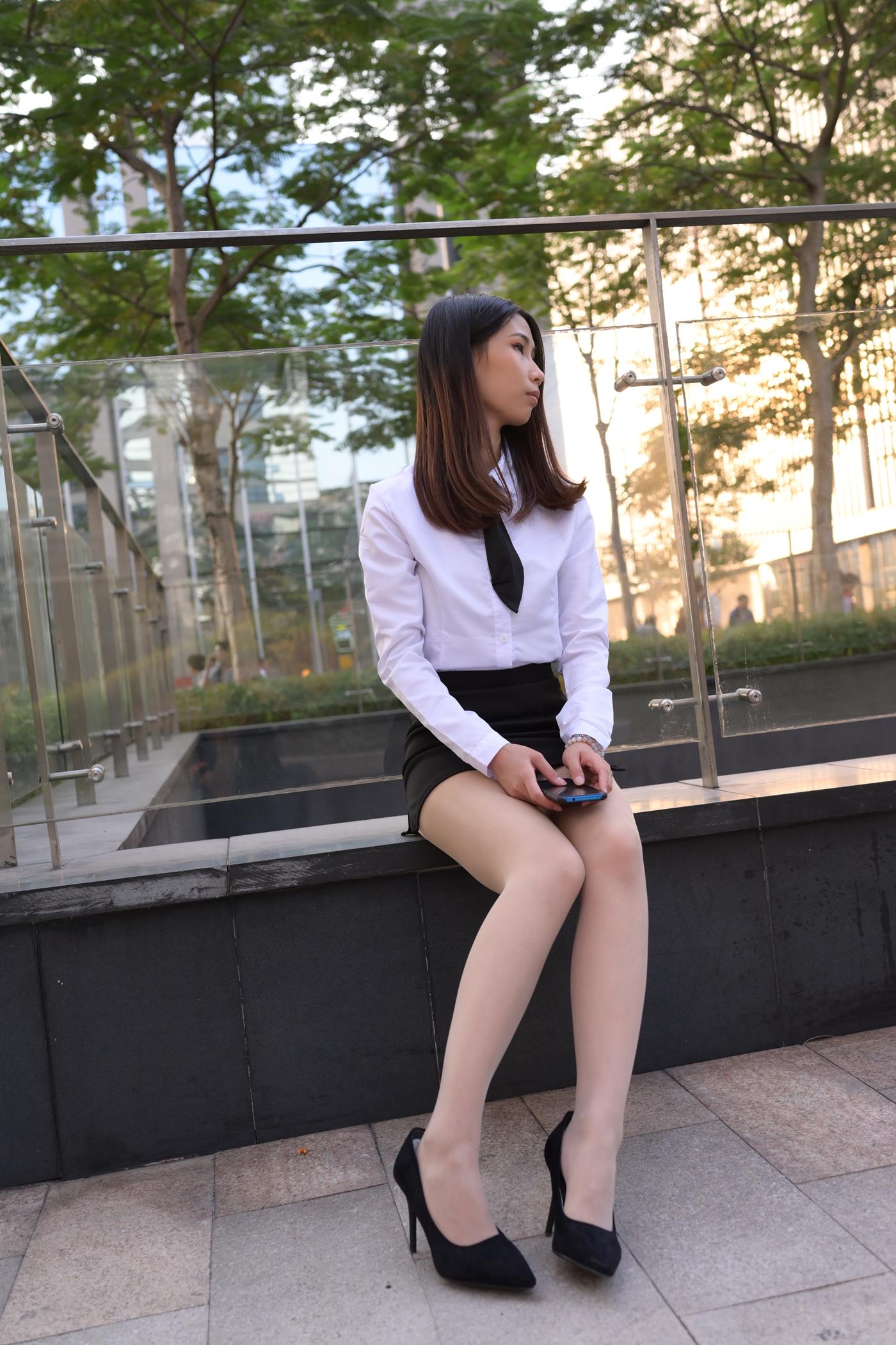 图片[4]-精选魔镜街拍 NO.082 SM_0006街拍肉丝高跟至服ol小解解 [64P]-草丛看图