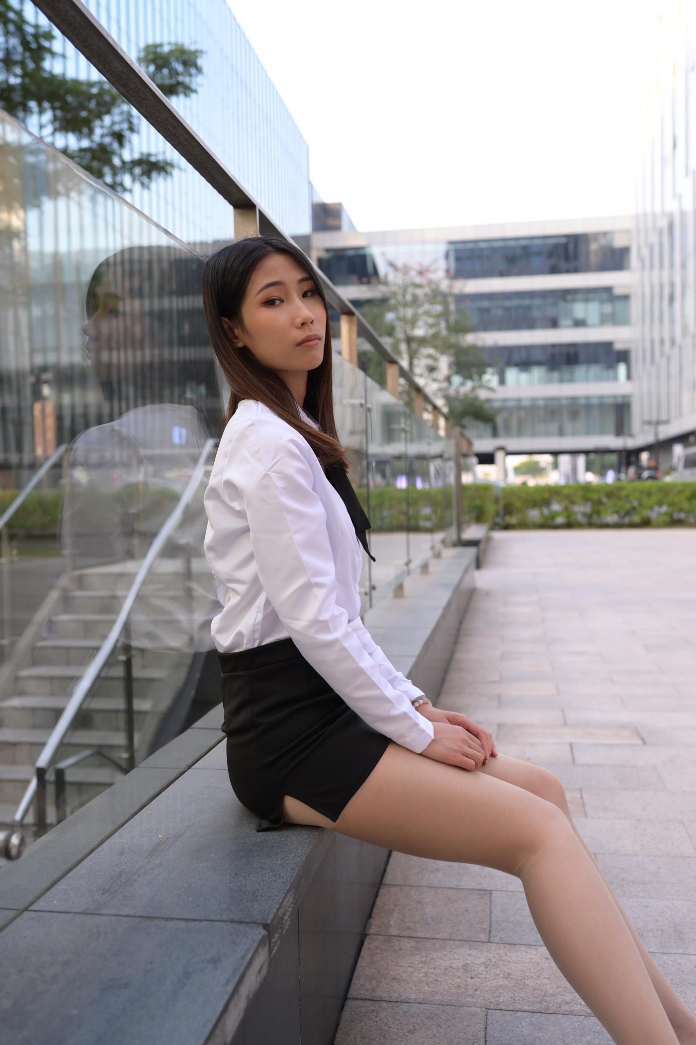 图片[5]-精选魔镜街拍 NO.082 SM_0006街拍肉丝高跟至服ol小解解 [64P]-草丛看图