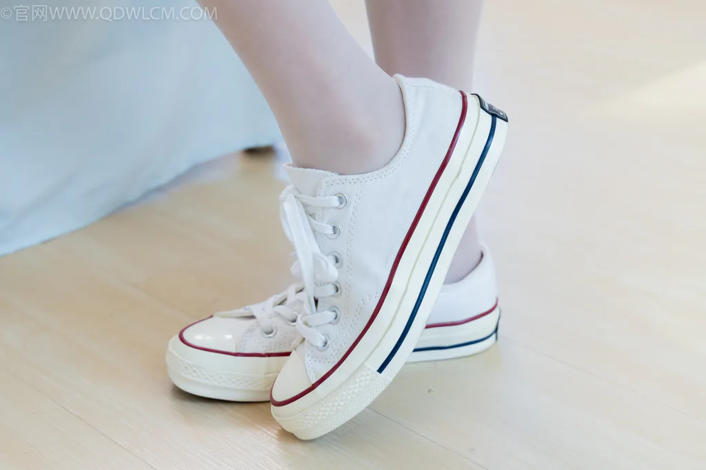 图片[1]-精选勿恋传媒 NO.2622 茯苓-帆布鞋、薄白丝、薄肉丝[160P]-草丛看图