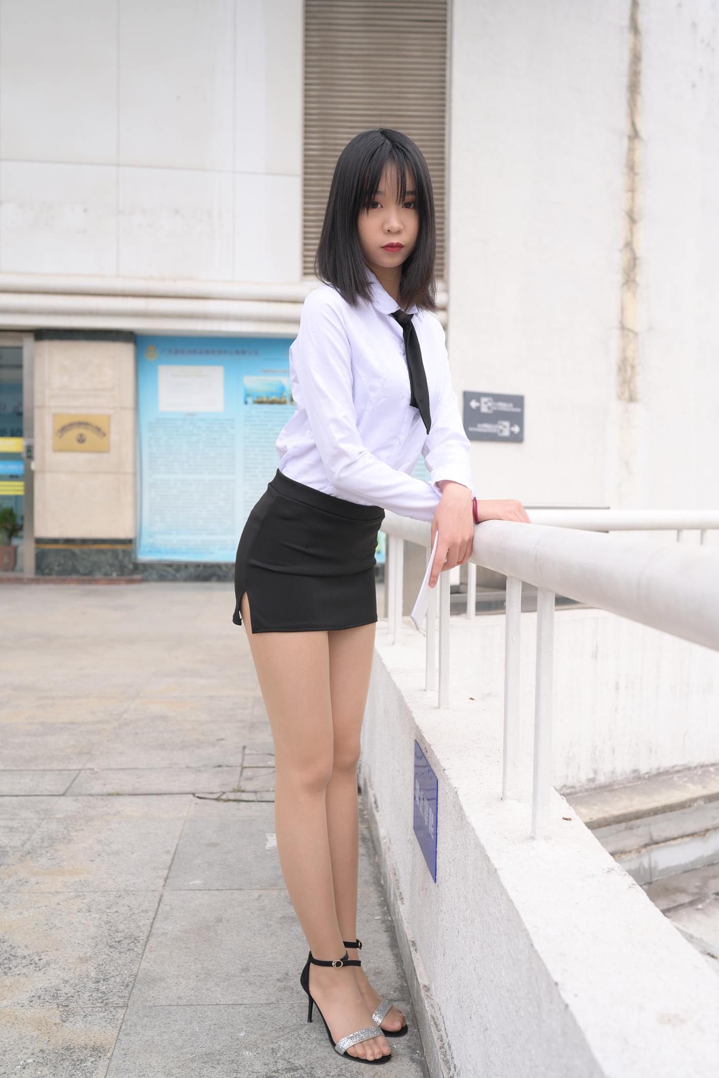 图片[1]-精选魔镜街拍 NO.084 程生街拍-商城推销美女长腿肉丝至服 [52P]-草丛看图