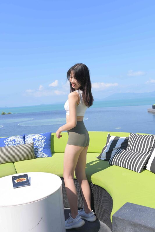 精选魔镜街拍 NO.037 仅身热裤 [99P]-草丛看图