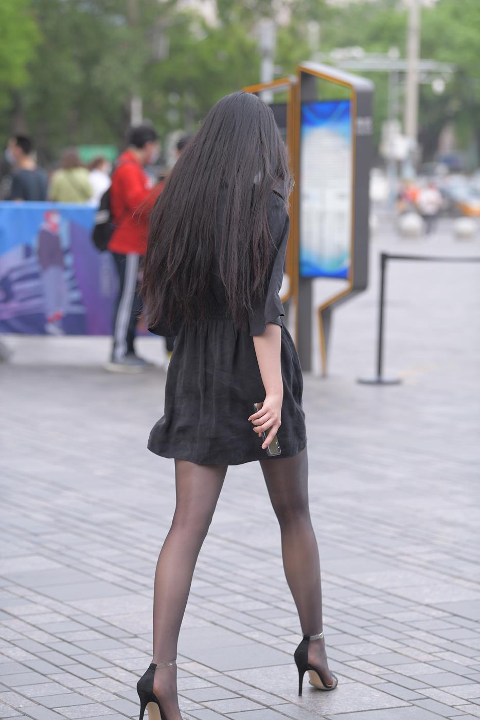 图片[2]-精选精选街拍作品 NO.1573 红石街拍作品 – 又遇黑丝美女[21P]-草丛看图